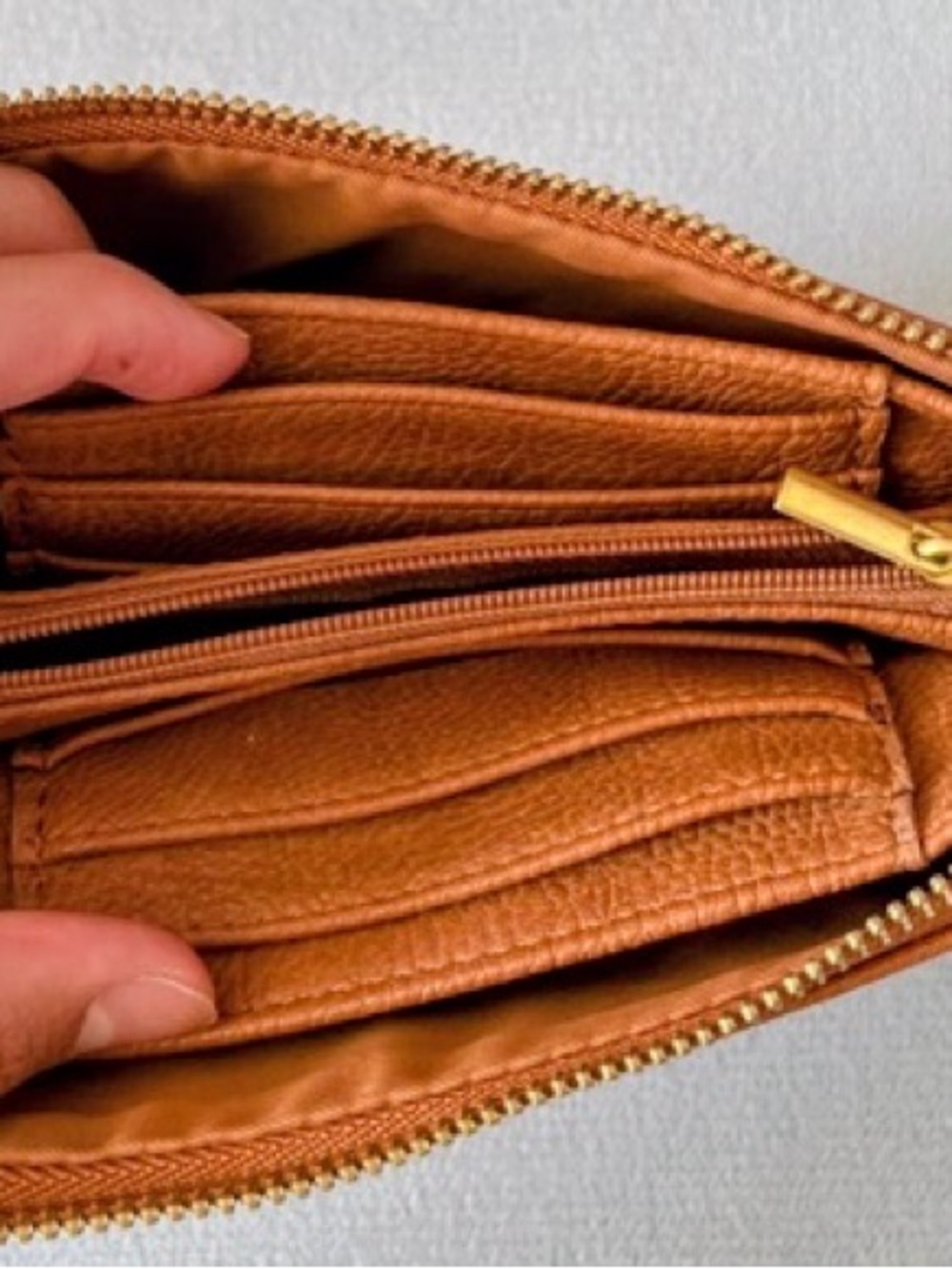 Fabriano Italia 7013 Camel Leather Wristlet Crossbody - Picture 2 of 8